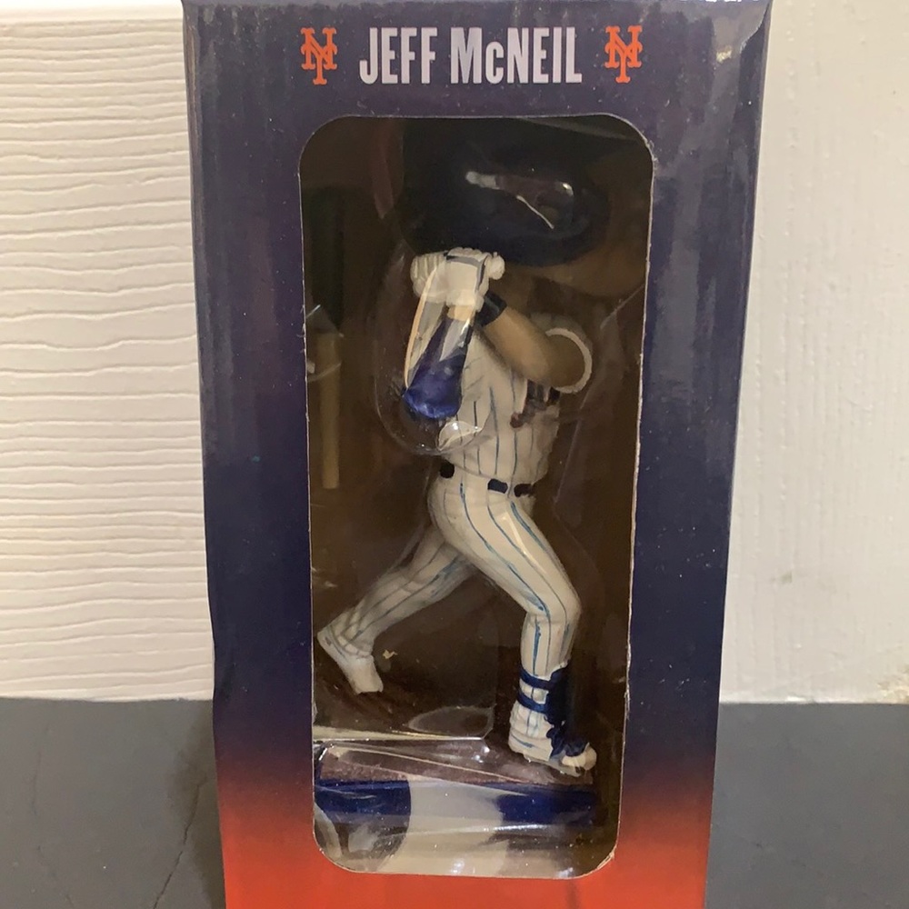 GREAT GIFT NWOT TAGS NY METS JEFF MCNIEL BOBBLE HEAD.